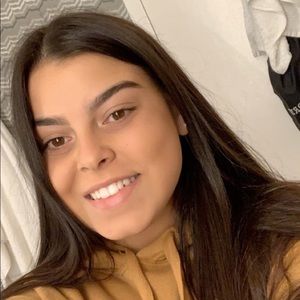 Meet your Posher, Daniela